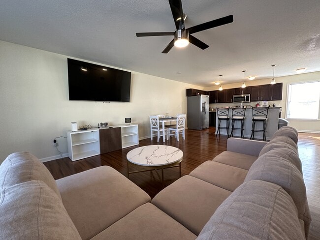 Building Photo - 5809 Miss Coral Ct