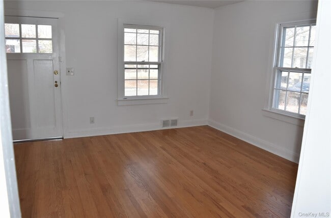 Building Photo - 69 Melrose Ave