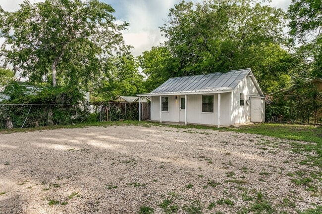 Building Photo - CHARMING 1-BEDROOM CASITA IN DENVER HEIGHTS