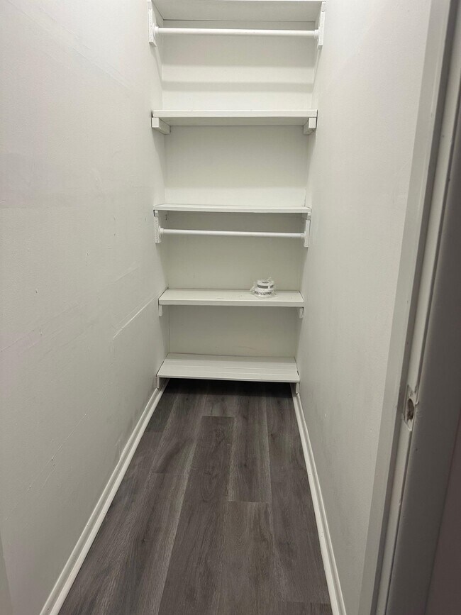 Building Photo - 606 15th St