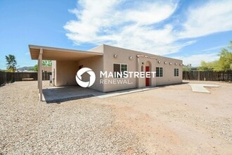 Building Photo - 3 Bedroom Pet-Friendly Home in Tucson, AZ with Main Street Renewal