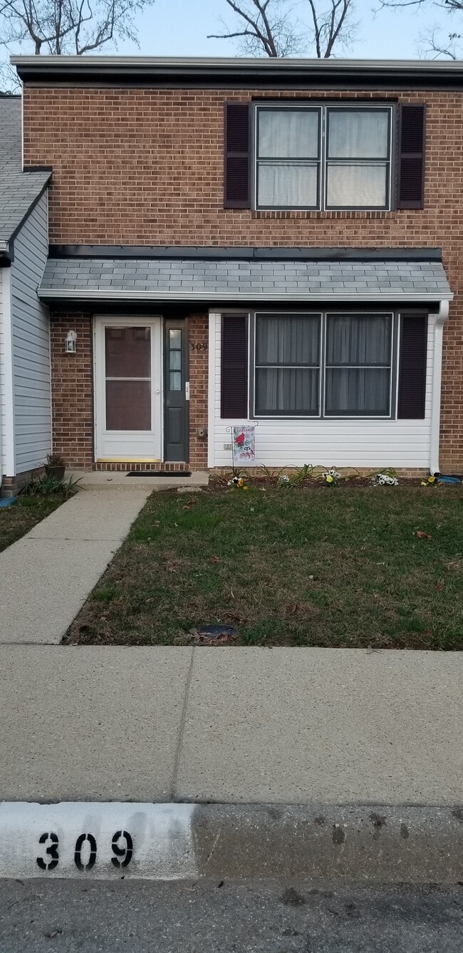 Primary Photo - 309 Crestwood Ct