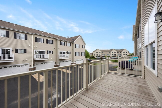 Building Photo - 169 Lakeshore Dr