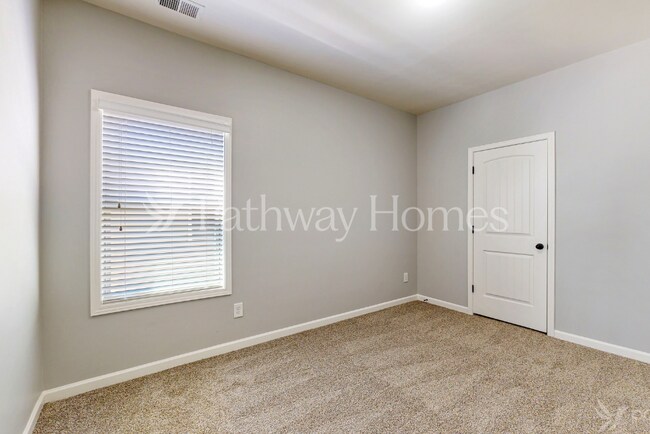 Building Photo - 3922 Lake Manor Way