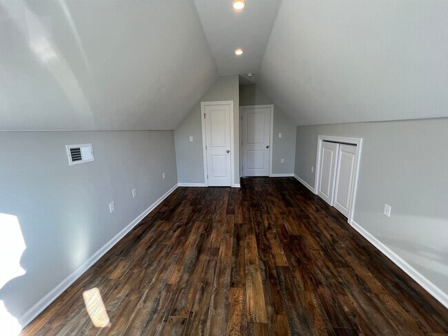 Building Photo - 440 Ave E