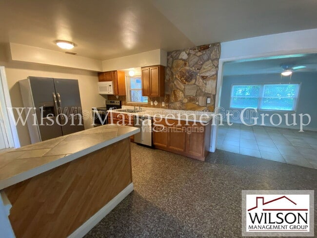 Building Photo - 2606 Aloma Ave