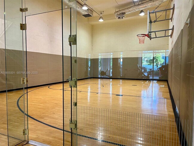 Building Photo - 511 SE 5 Ave