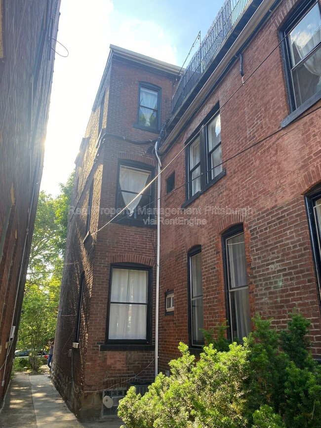Building Photo - 207 S Millvale Ave