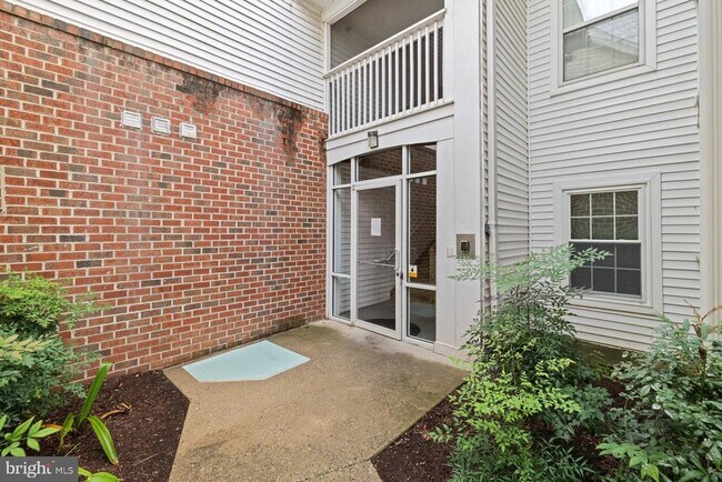 Building Photo - 6610 Lake Park Dr