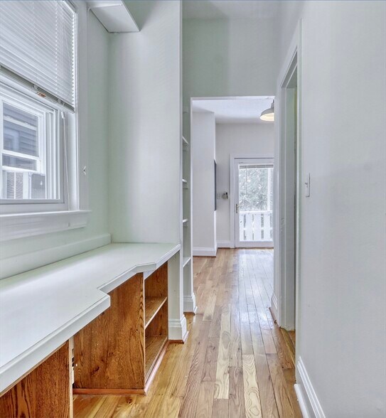 Building Photo - 14 Holton St