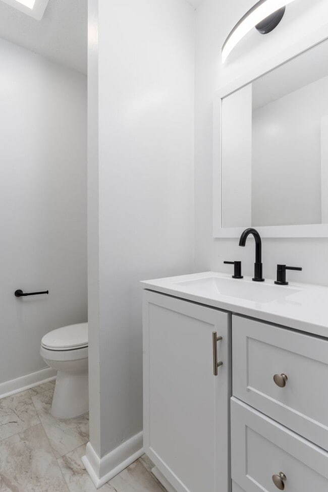 Building Photo - 400 Derby Ln