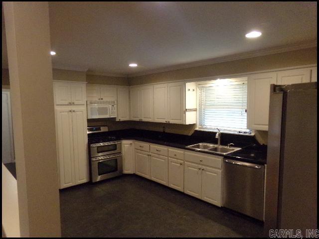 Building Photo - 4404 Greenway Dr