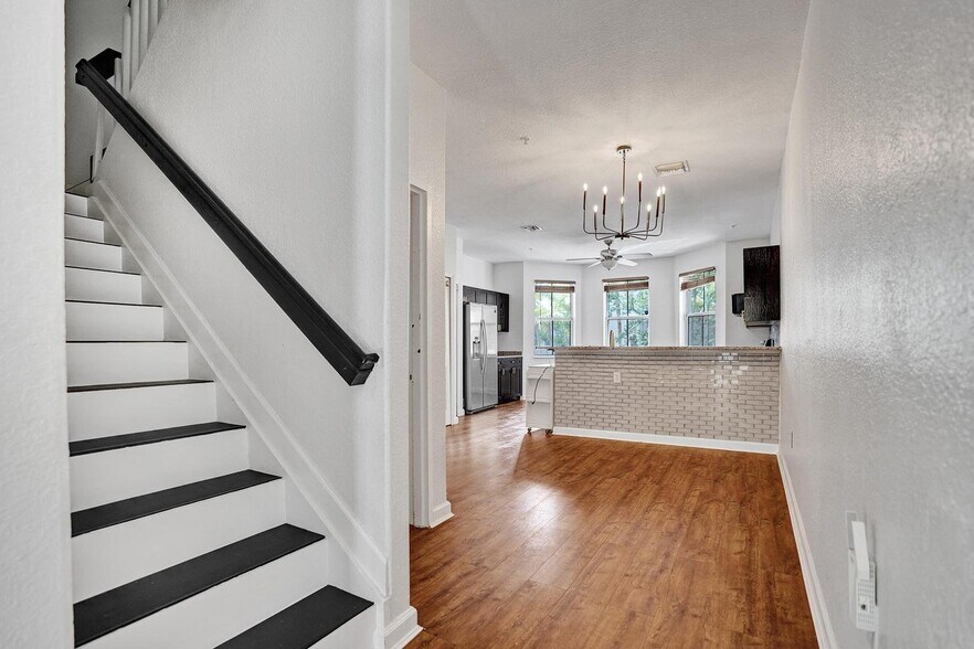 Building Photo - 3911 Shoma Dr