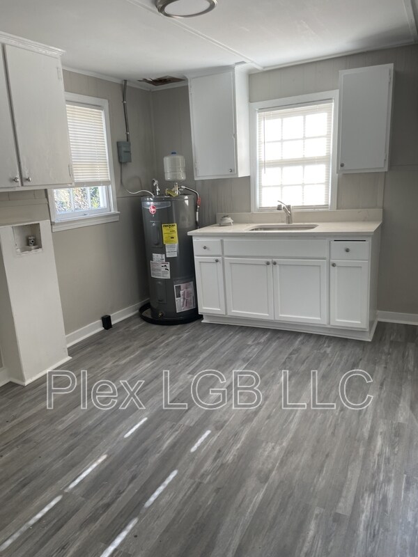 Building Photo - 112 Oak Ln