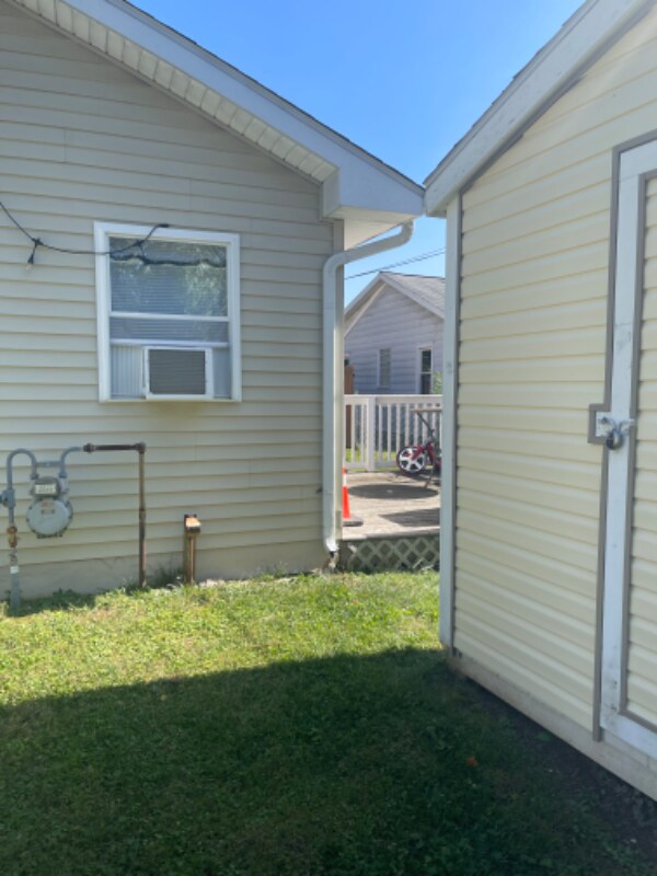 Building Photo - 2414 E 7th St