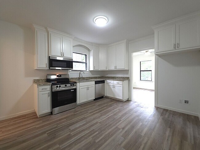 Building Photo - Fully Remodeled Home in the Heart of Tyler...