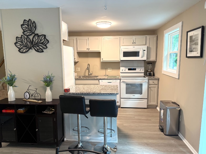 Building Photo - 8014 Bald Ridge Dr