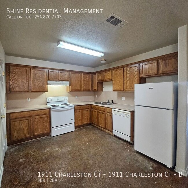 Building Photo - 1911 Charleston Ct