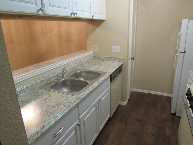 Building Photo - 2129 Andover Dr