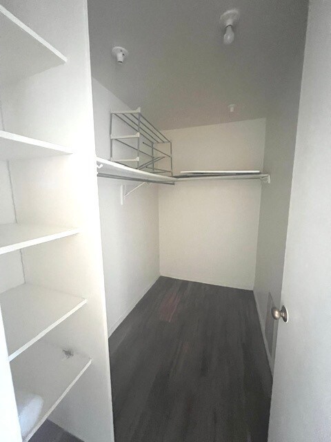 Building Photo - 2020 N Lincoln Park W