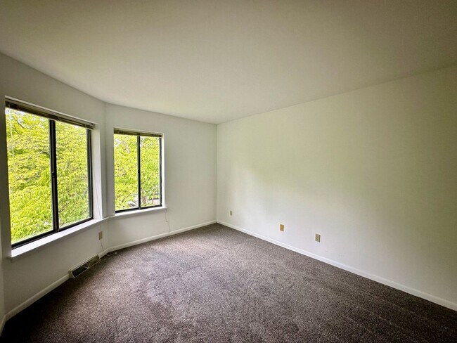 Building Photo - 1209 Chatham Ridge