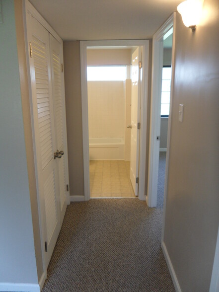 Building Photo - 5526 Humbert Rd