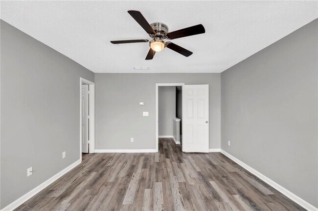Building Photo - 614 Market Pl Ln