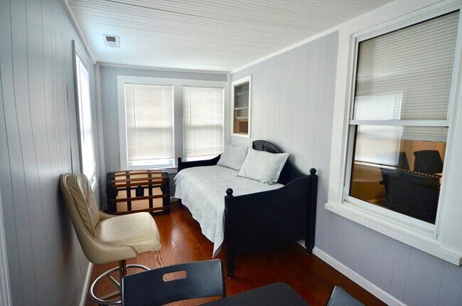 Building Photo - 47 Massasoit Ave