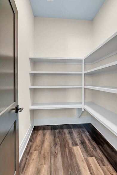 Building Photo - 1002 Noble Lp