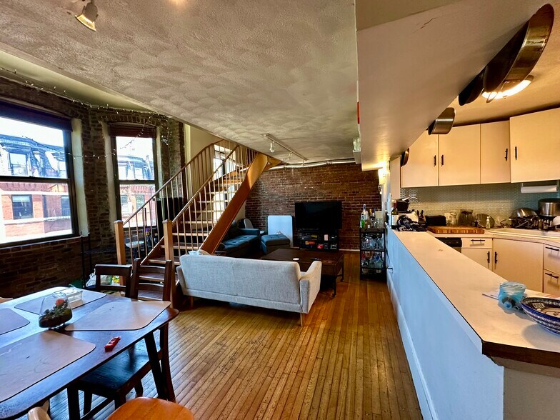 Building Photo - 279 Newbury St