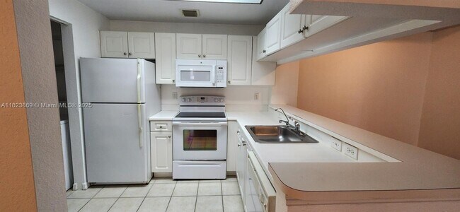 Building Photo - 2801 Sarento Pl