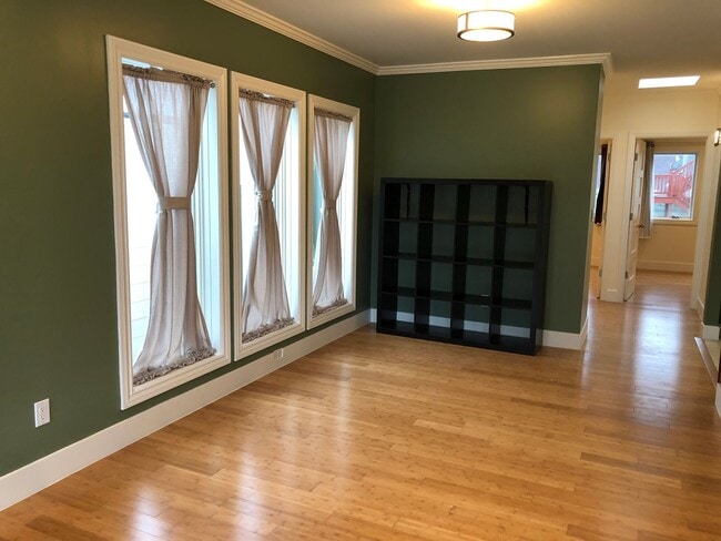 Building Photo - COMING SOON!  Beautiful 3 br/2ba -2  Levels, Private Deck, Panoramic Views, Garage Parking, Washe...