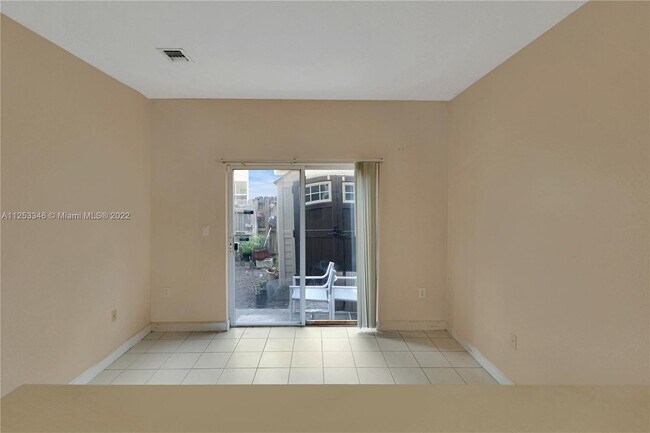 Building Photo - 2711 SE 16th Ave