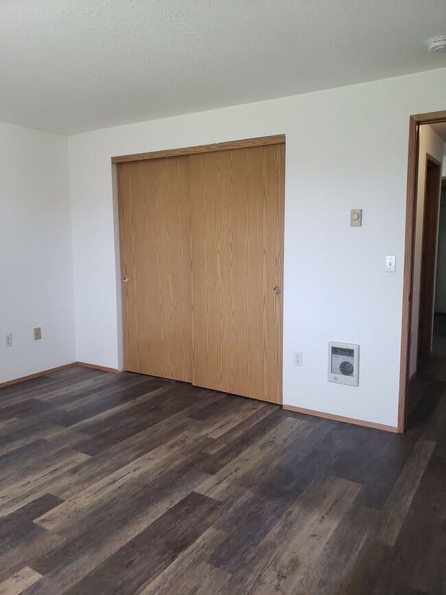 Building Photo - Charming Ranch-Style Home – 3 Bedroom, 2 Bath