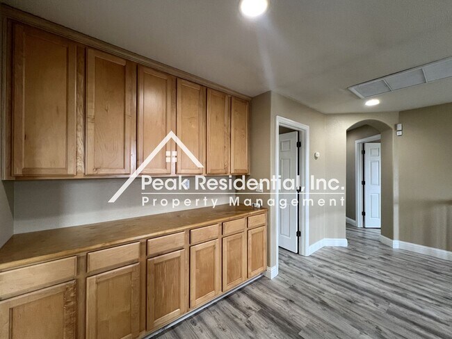 Building Photo - Beautiful Empire Ranch 5bd/3ba Home with 3 Car Garage - Must See
