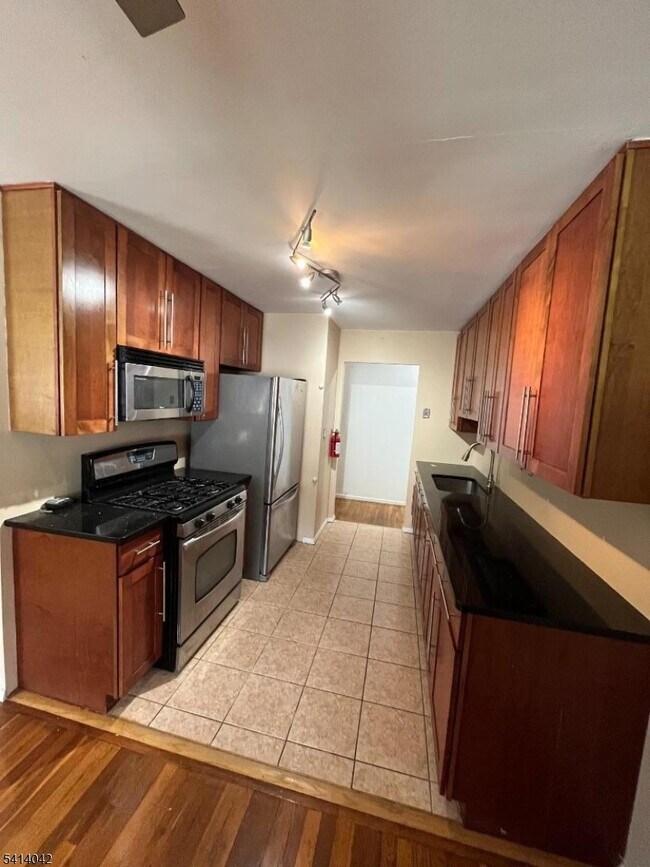 Building Photo - 401 Highway22B40U6