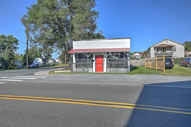 Building Photo - Two bedroom apartment Kingsport TN