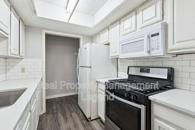 Building Photo - 1156 Mountain View St