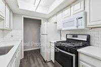 Building Photo - 1156 Mountain View St