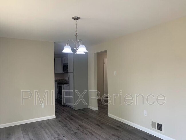 Building Photo - 5600 Daniel Cir