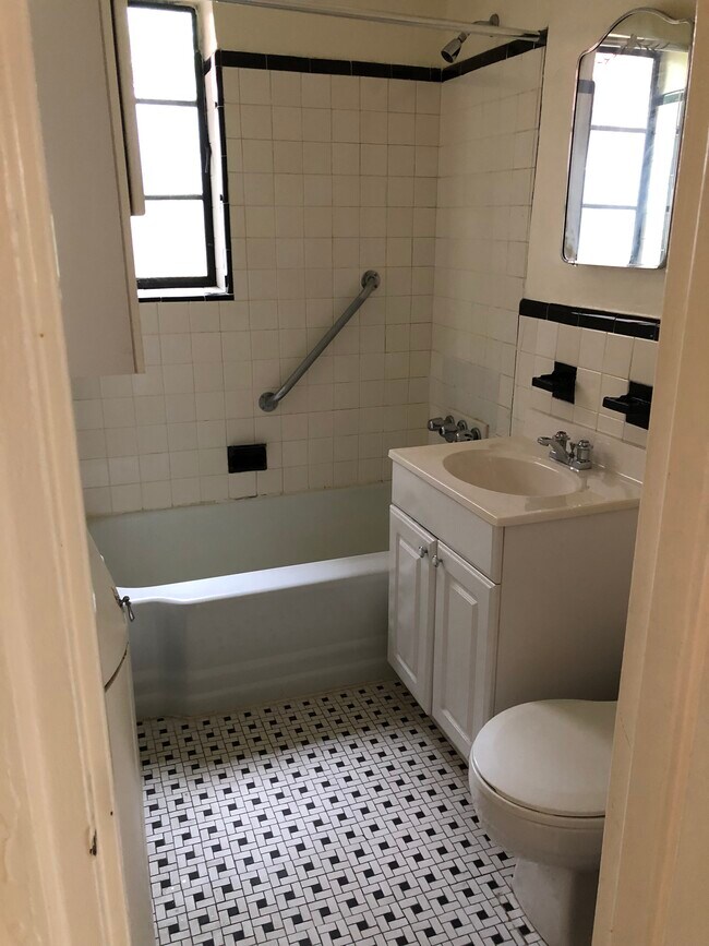 530 Castleton Ave 530 Castleton Ave Staten Island NY 10301