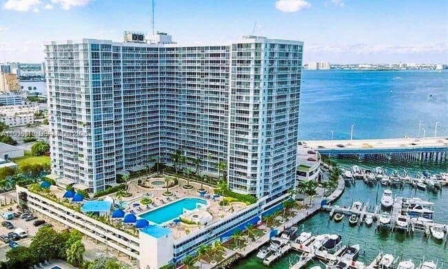 Building Photo - 7601 E Treasure Dr