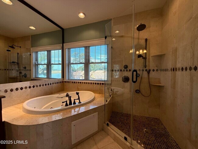 Building Photo - 54 Battery Crk Clb Dr