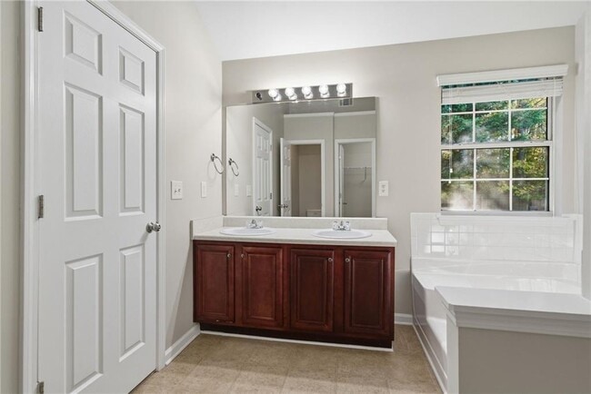 Building Photo - 326 Hidden Creek Ln