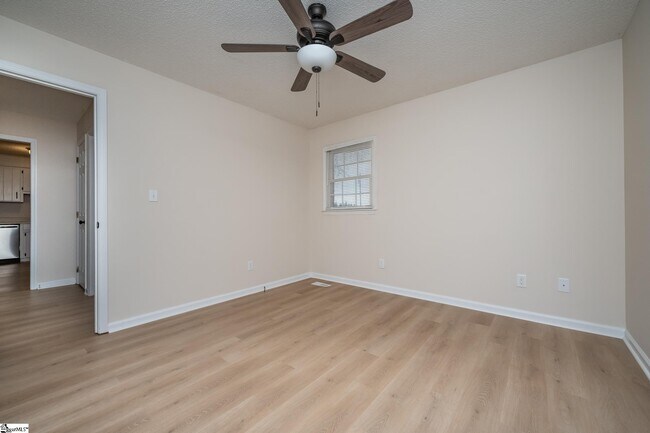 Building Photo - 475 Vinyard Rd