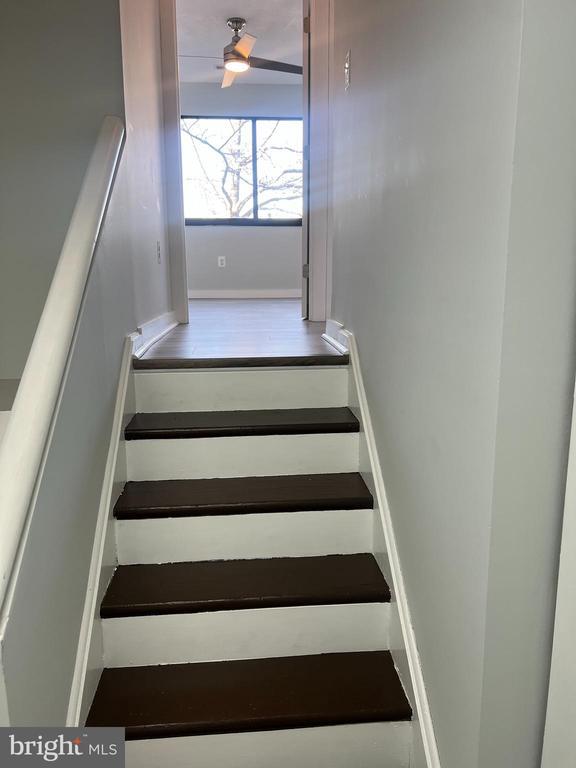 Building Photo - 2214 Deerfern Crescent