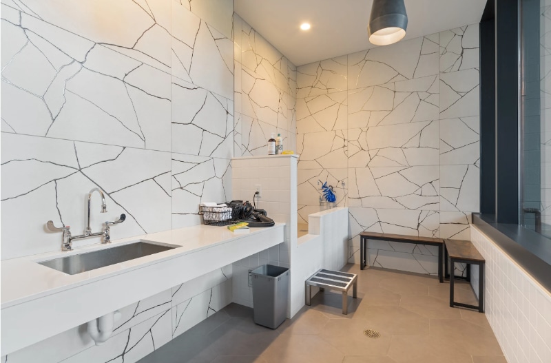 Building Photo - 1039 W Van Buren St