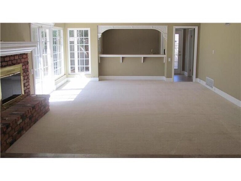 Family room - 2015 Hidden Crest Dr