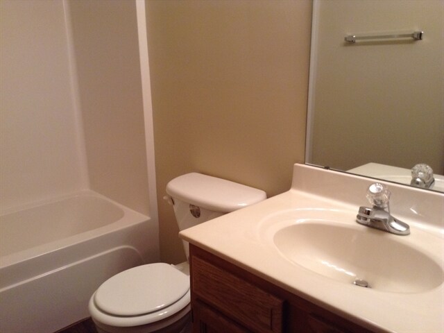 Building Photo - 1344 Crescent Ct