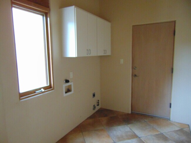 Building Photo - 416 Calle Kokopelli - *LEASE PENDING*
